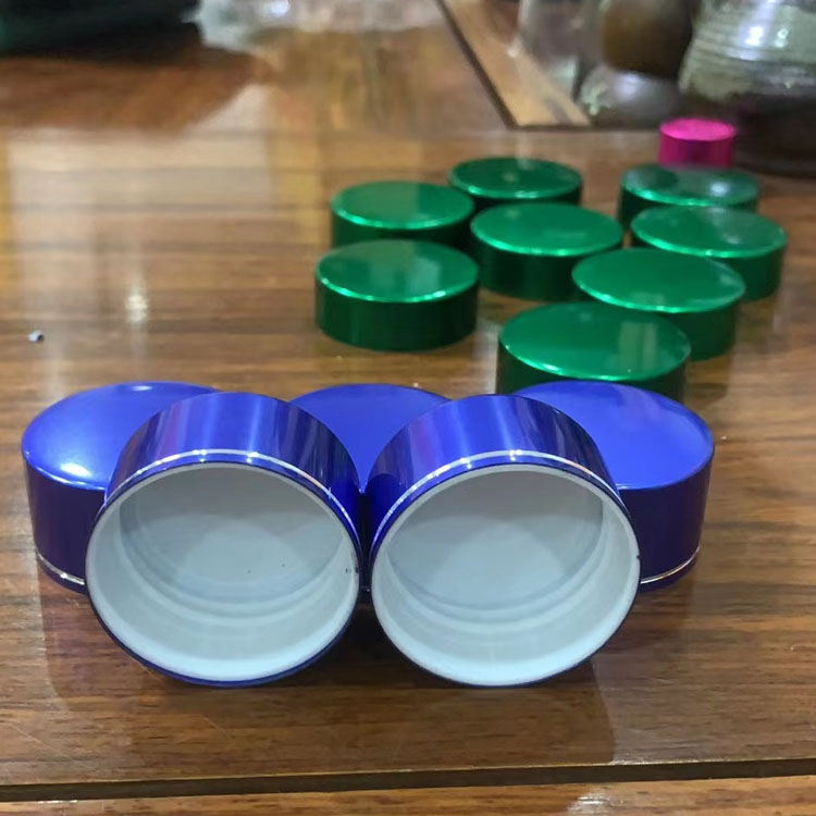 28 mm -es fröccsöntési sapkák