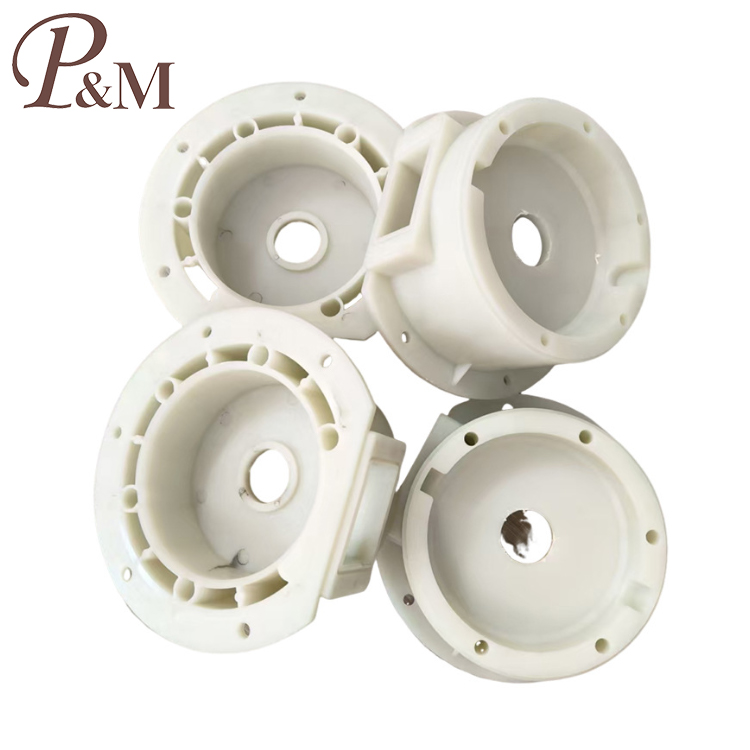 Műanyag kupakok és záróelemek öntése