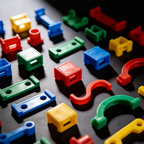 Kisméretű műanyag alkatrészek fröccsöntése